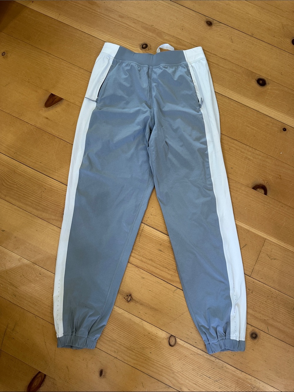 ◼️lululemon athletica Light Gray Jogger Pants with White Stripe Detail. Size 8